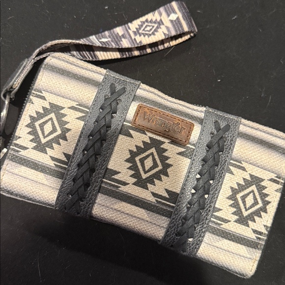 Wrangler Black and Gray Patterned Purse with matching Wallet - Picture 8 of 10